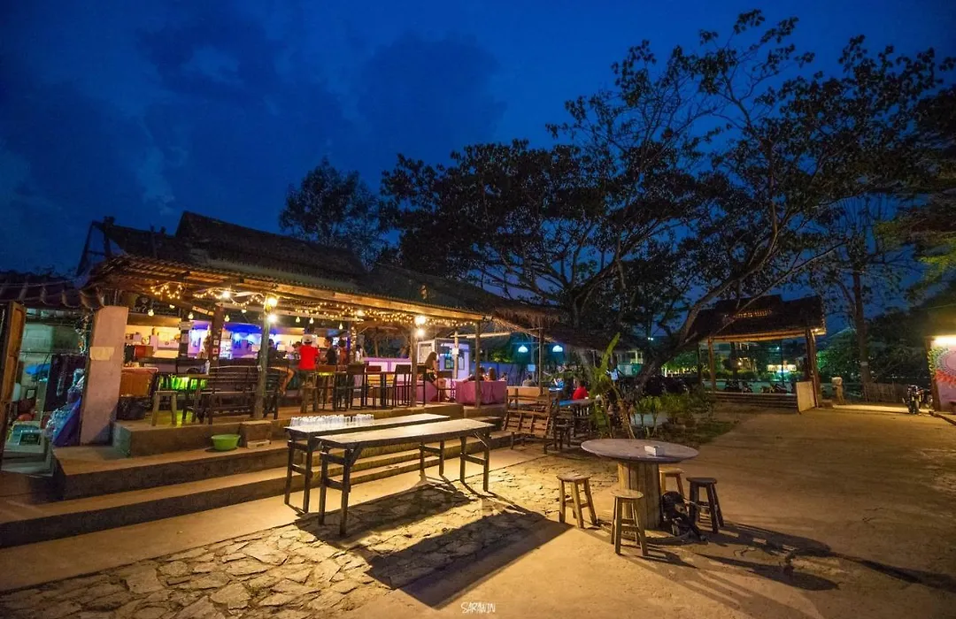 Purple Monkey Backpackers-1